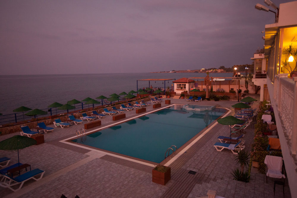 Manolya Hotel Kyrenia  Exterior photo